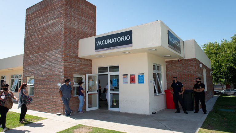 El Gobierno difundió el listado de los vacunados VIP del Hospital Posadas