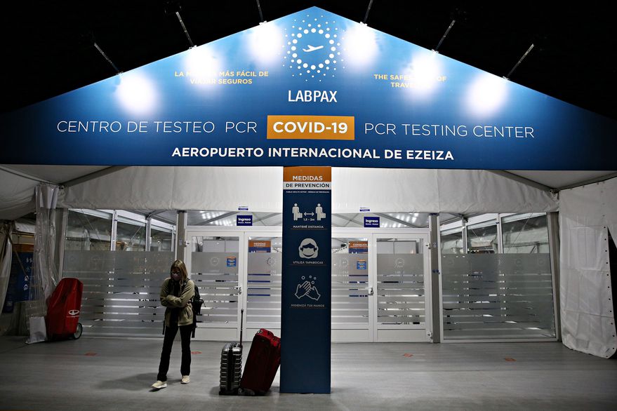 Aeropuertos Argentina 2000 rescindió el contrato con LabPax, tras el escándalo por los hisopados en Ezeiza