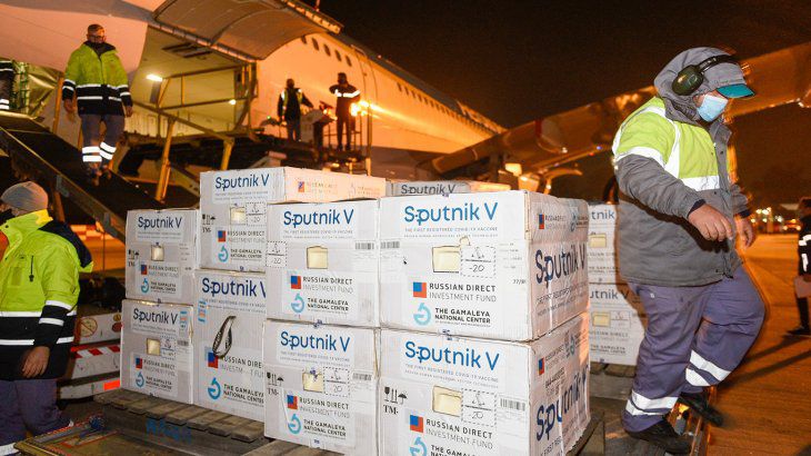 Llegó al país un nuevo vuelo de Aerolíneas Argentinas con otras 500 mil dosis de la Sputnik V