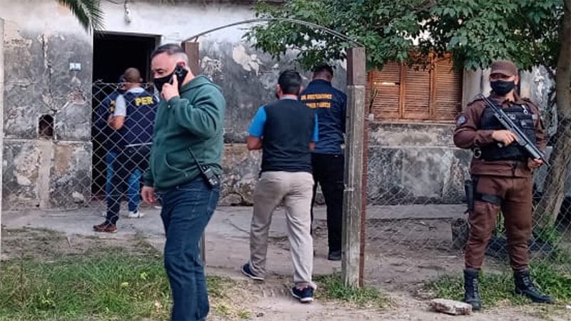Descubren una banda de policías que vendía armas en Rosario y Entre Ríos
