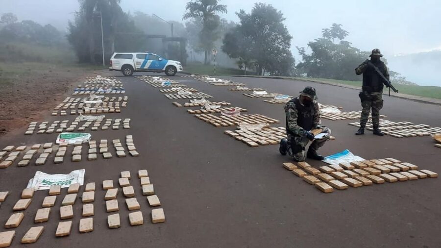 Secuestran más de dos toneladas de marihuana en Corrientes y Misiones y detienen a diez sospechosos