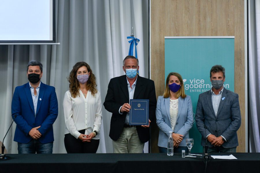 Se firmaron convenios para la ejecución de obras en seis localidades entrerrianas, Villa del Rosario entre ellas