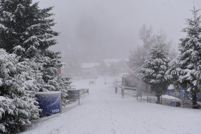 Llegó la esperada nieve en Bariloche y se reactivan las pistas de esquí