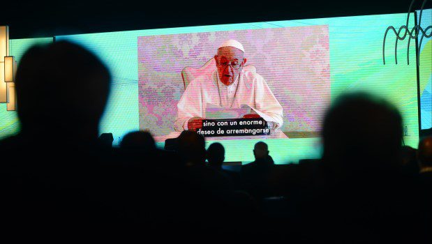 En el Coloquio de Idea, el Papa dejó en claro que “no se puede vivir de subsidios”