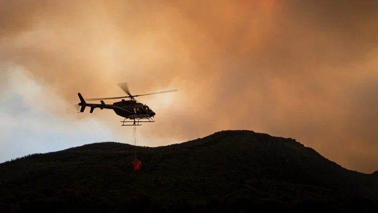Cayó un helicóptero hidrante que combatía los incendios en la Patagonia