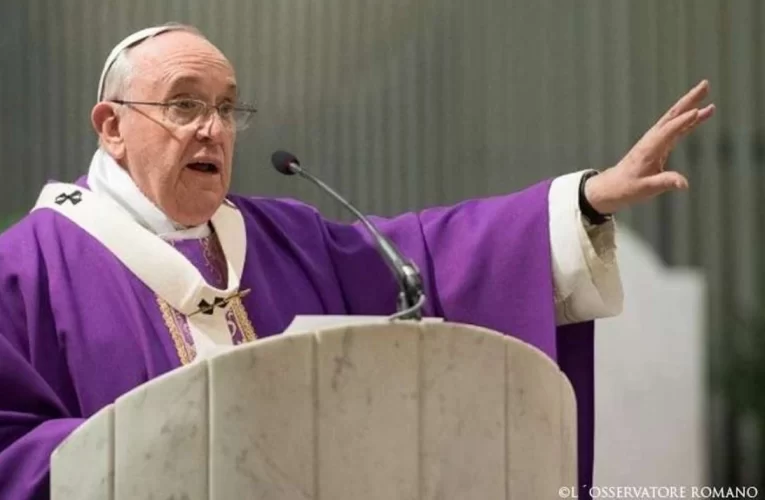 ¿Es cierto que el Papa Francisco cambió el ayuno por actos de caridad?￼