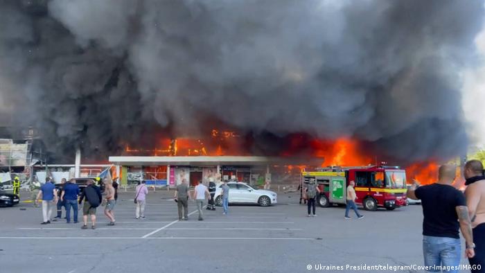 Un misil ruso impactó en un centro comercial de Ucrania: al menos 10 muertos y 40 heridos