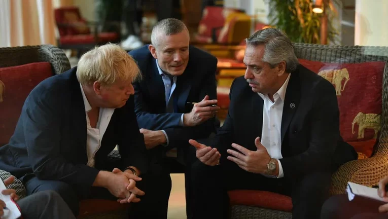 Alberto Fernández le reclamó a Boris Johnson por Malvinas y el británico lo rechazó sin margen de negociación