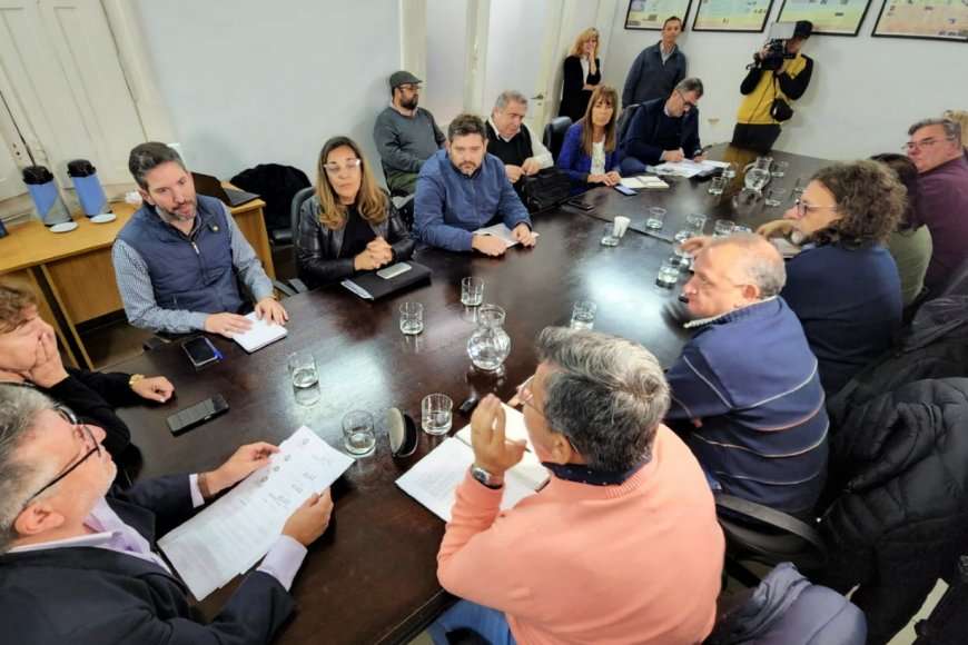 La Provincia llegó a un acuerdo salarial con el frente sindical docente ...