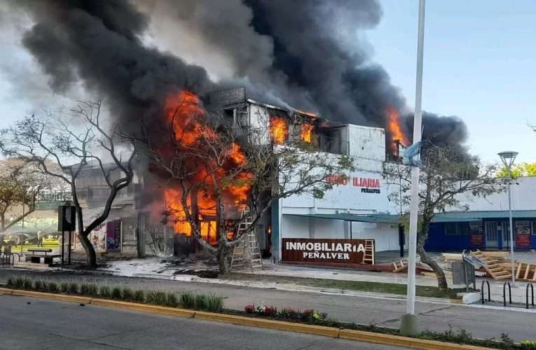Incendio y derrumbe de un edificio en Federación
