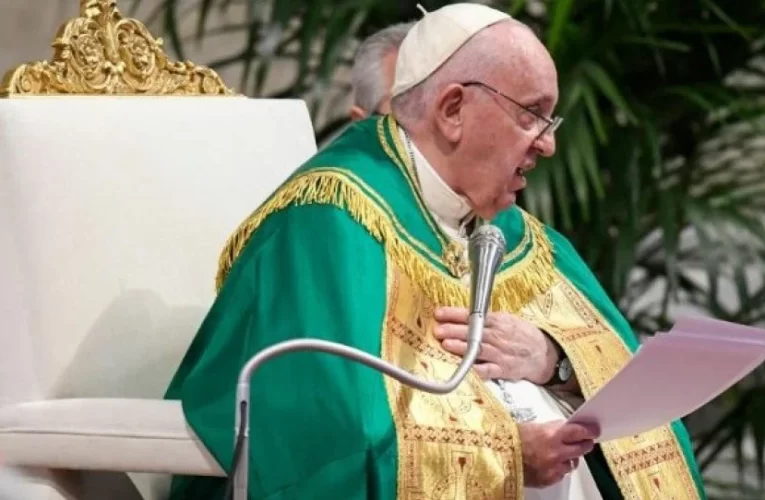 El Papa recordó que el aborto es un crimen, pero pidió que no se politice su discusión