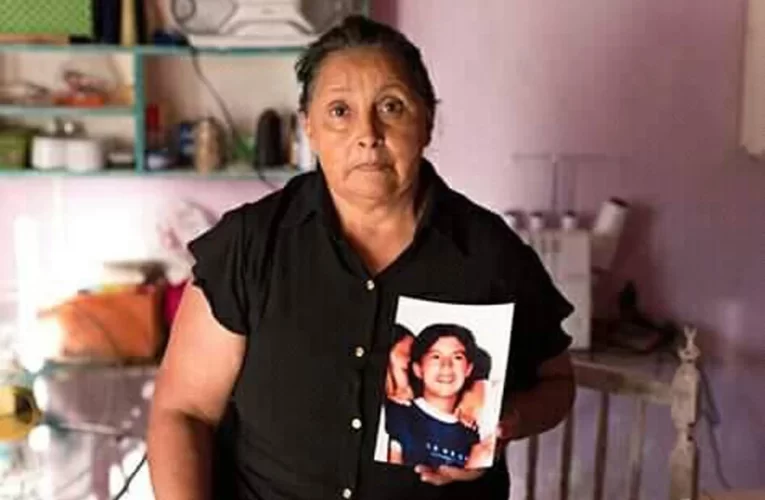 A 24 años del hallazgo del cuerpo de Alejandra Natalia Martínez, se realizó un acto frente a la escuela de Comercio