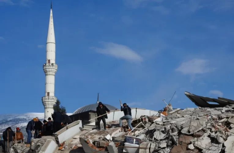 El número de muertos por el terremoto en Siria y Turquía se acerca a los 10.000