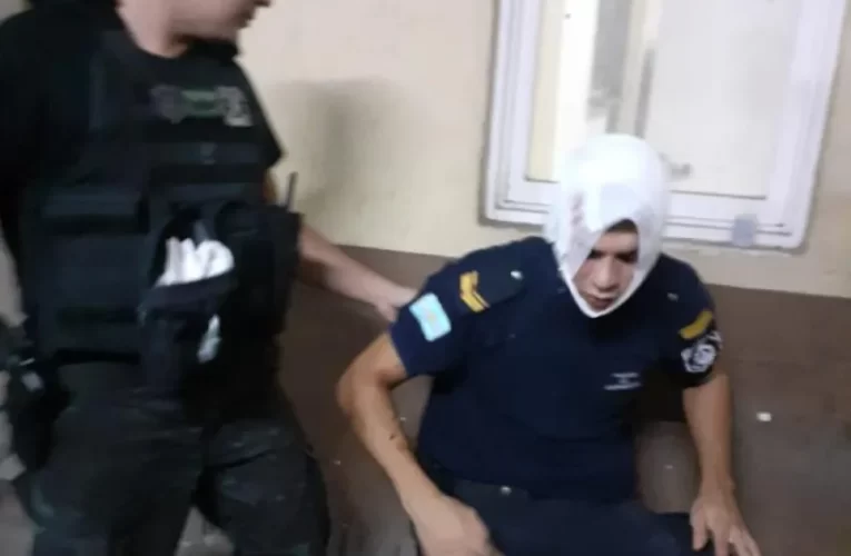 Brutal ataque contra policías:hay tres heridos y un detenido
