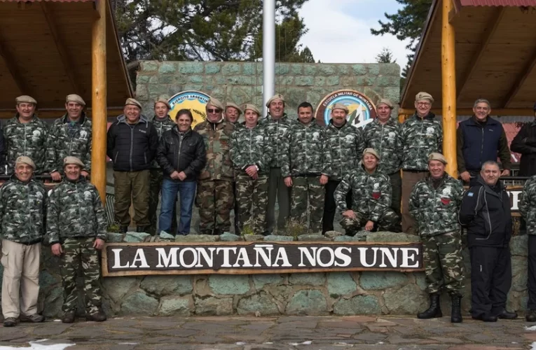 Intiman a un juez de Bariloche por tratar de avanzar en la entrega de tierras del Ejército a los mapuches