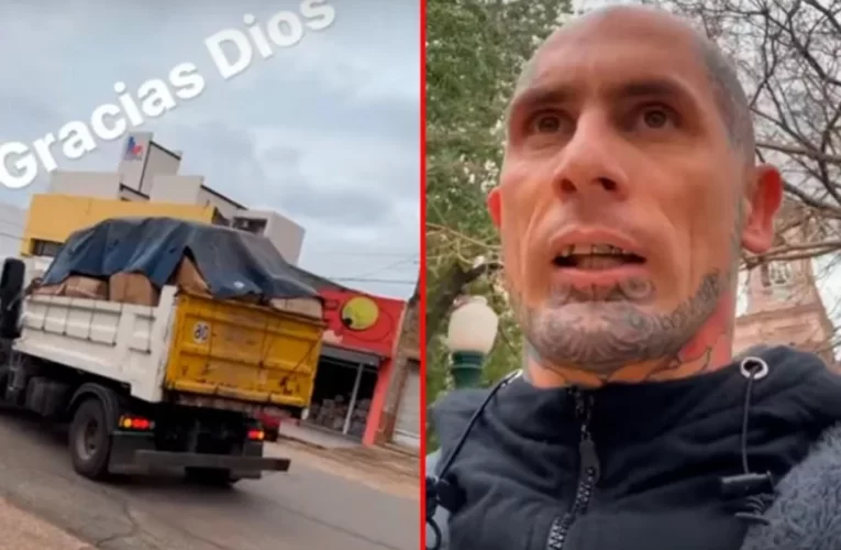 El cantante de “Ke Personajes” llenó un camión con juguetes y salió a repartirlos por los barrios de la ciudad