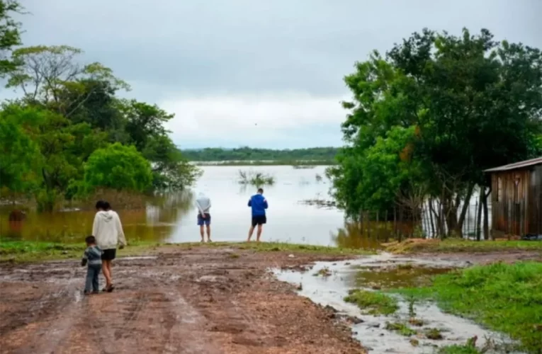 Santo Tomé: Un fuerte temporal provocó voladura de techos y desborde del río Uruguay