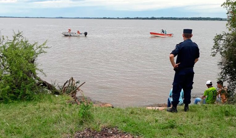 Continúa la búsqueda de los hermanos desaparecidos mientras pescaban en el lago de Salto Grande