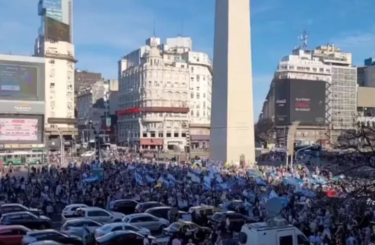 Protesta masiva en Buenos Aires denuncia presunto fraude electoral en manifestación contra el Gobierno