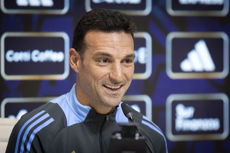 Scaloni criticó la pausa de hidratación y reveló cómo está Messi para enfrentar a Austria