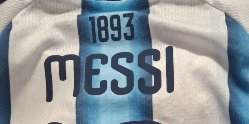 ¿Qué significa el 1893 que lleva la camiseta de la Selección Argentina?