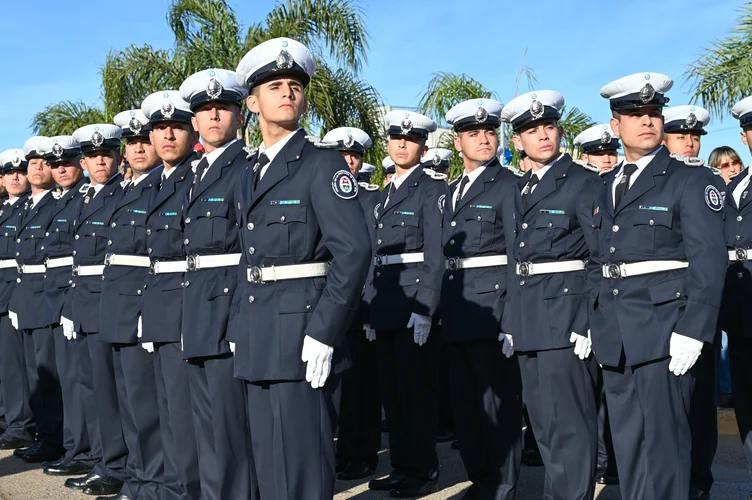 Juramento de fidelidad a la bandera Argentina: Cadetes y aspirantes de la Policía y el Servicio Penitenciario juraron fidelidad en el día de la Bandera Argentina