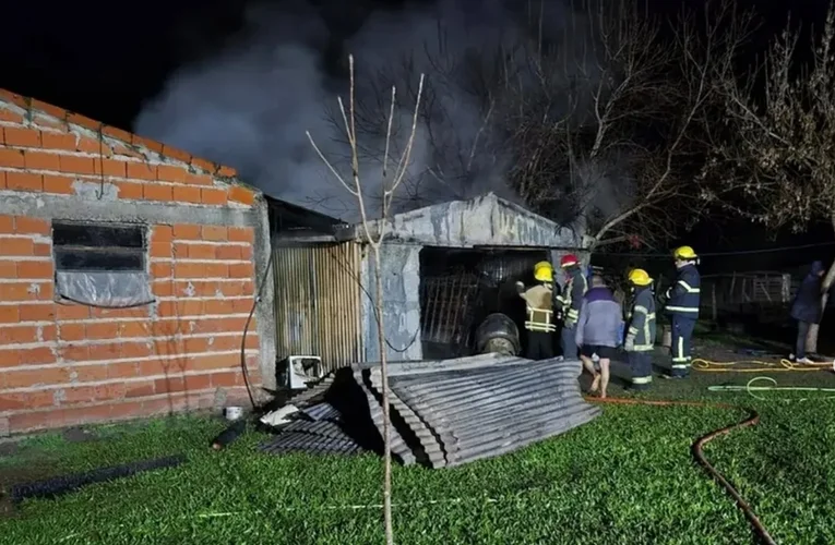 Bomberos evitaron que un incendio de gran magnitud alcanzara una vivienda en Colonia San Pedro