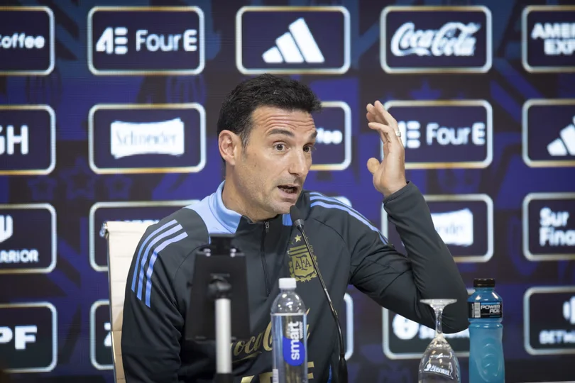 Mundial 2026: #Scaloni confirmó que el Dibu Martínez y Julián Álvarez están disponibles para el debut ante Argelia
