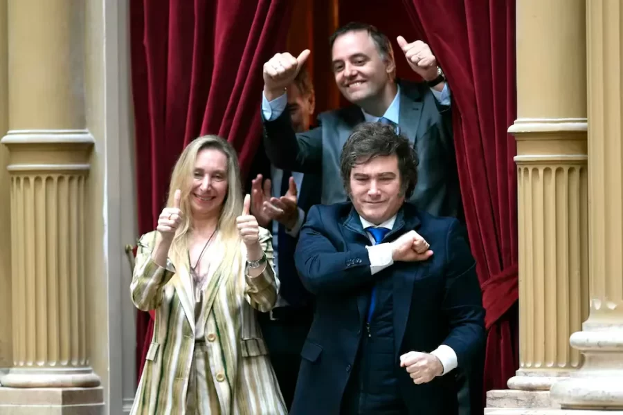 FIN ADO: Los hermanos Milei bajaron la guillotina y echaron a Manuel Adorni