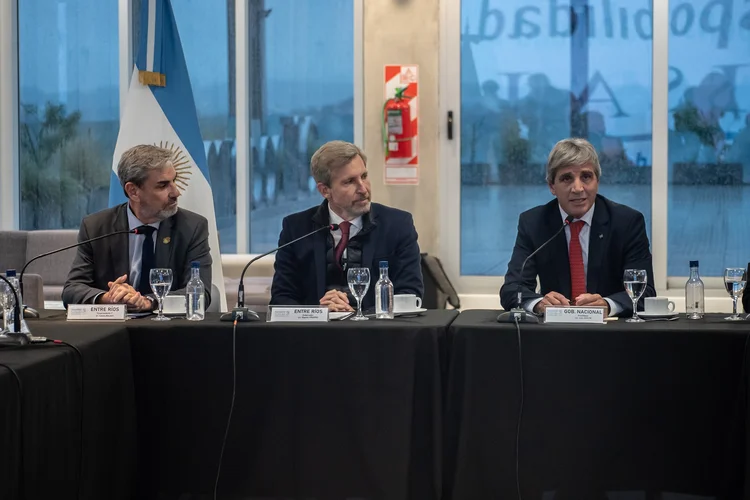 Frigerio recibió a Caputo en Paraná y afirmó: Estamos en condiciones de escribir el próximo capítulo del pacto fiscal