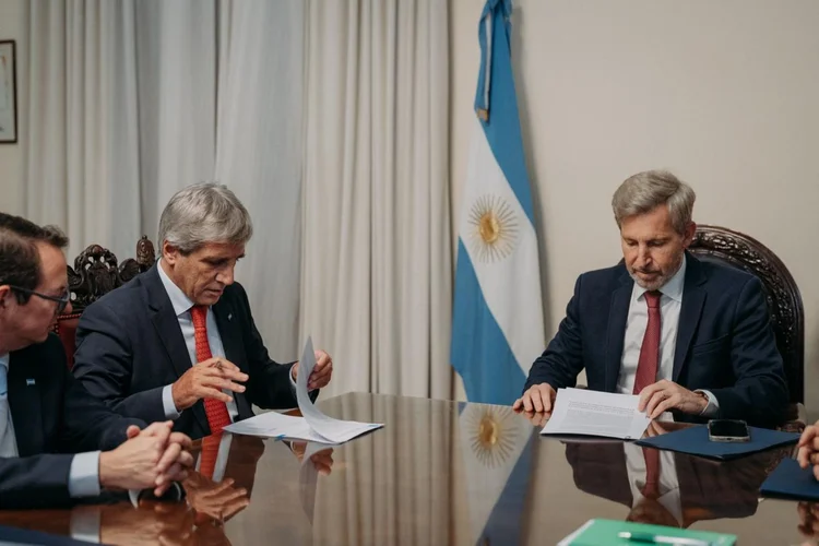 Frigerio firmó un convenio con Nación que reconoce deudas a favor de Entre Ríos y transfiere inmuebles